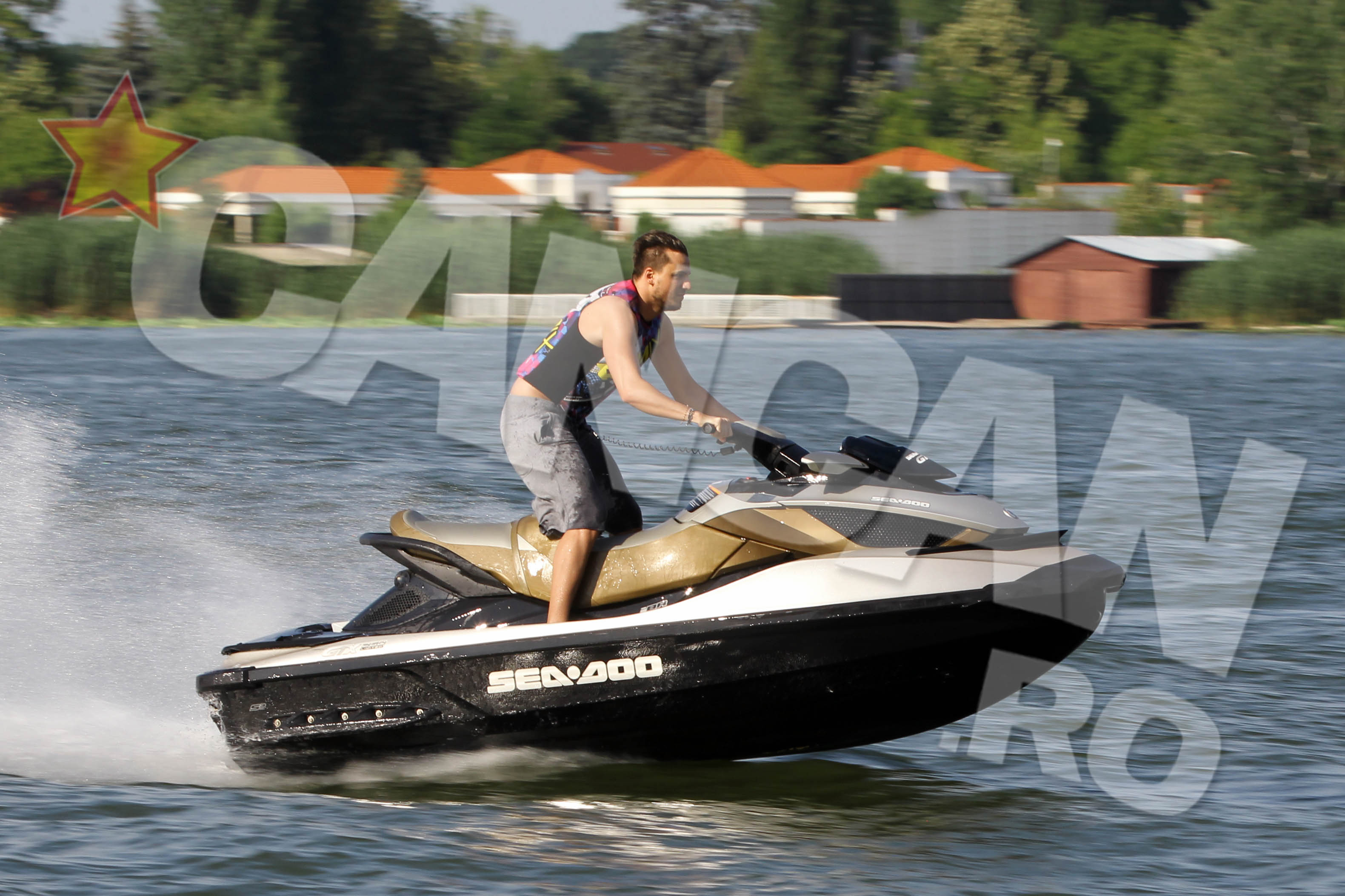 Dani Olaroiu a facut insa senzatie pe un scuter de apa de ultima generatie, de aproape 18.000 de euro