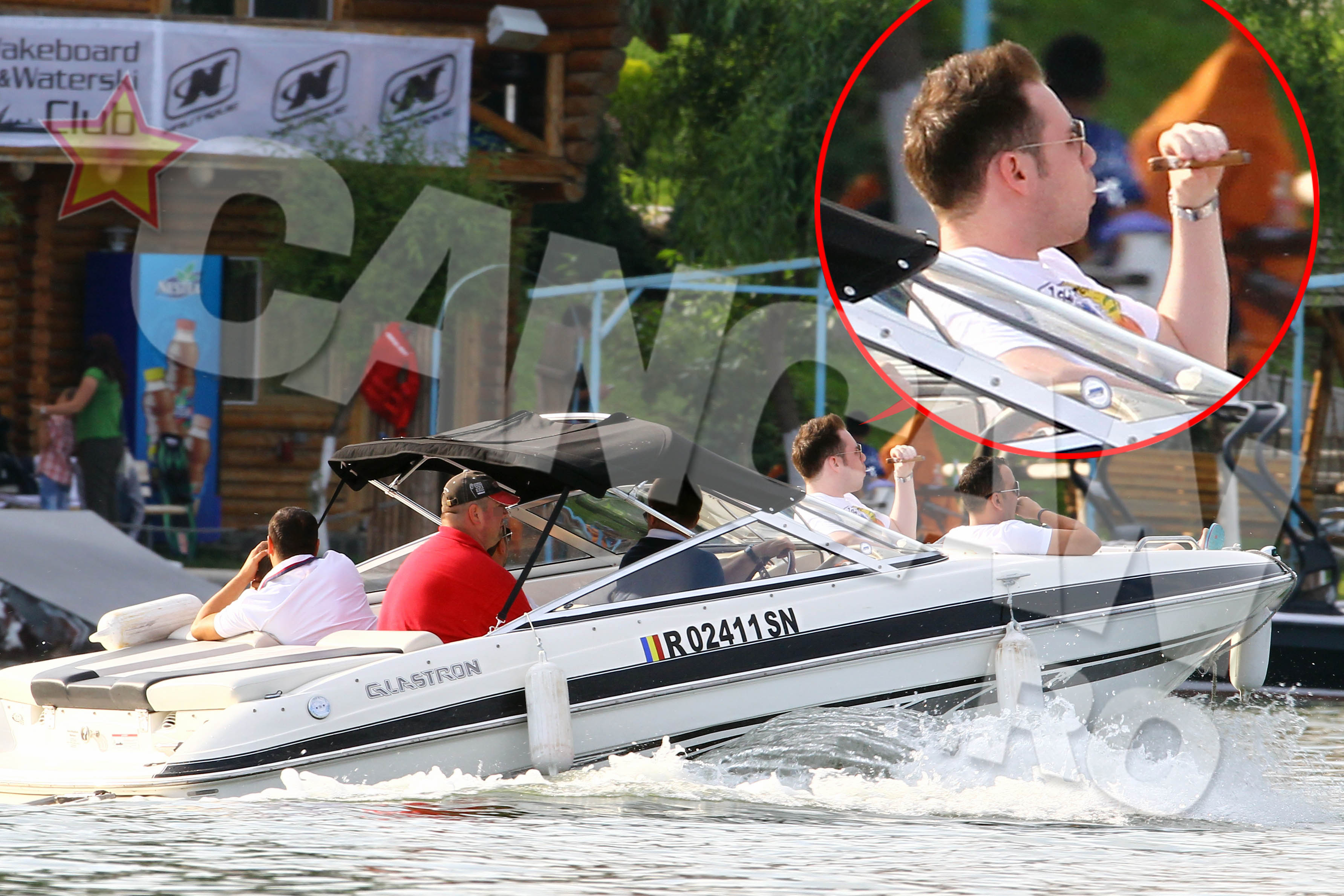 In weekend, dupa un ospat pe cinste la terasa, Versace si-a facut siesta pe barca, pe Snagov