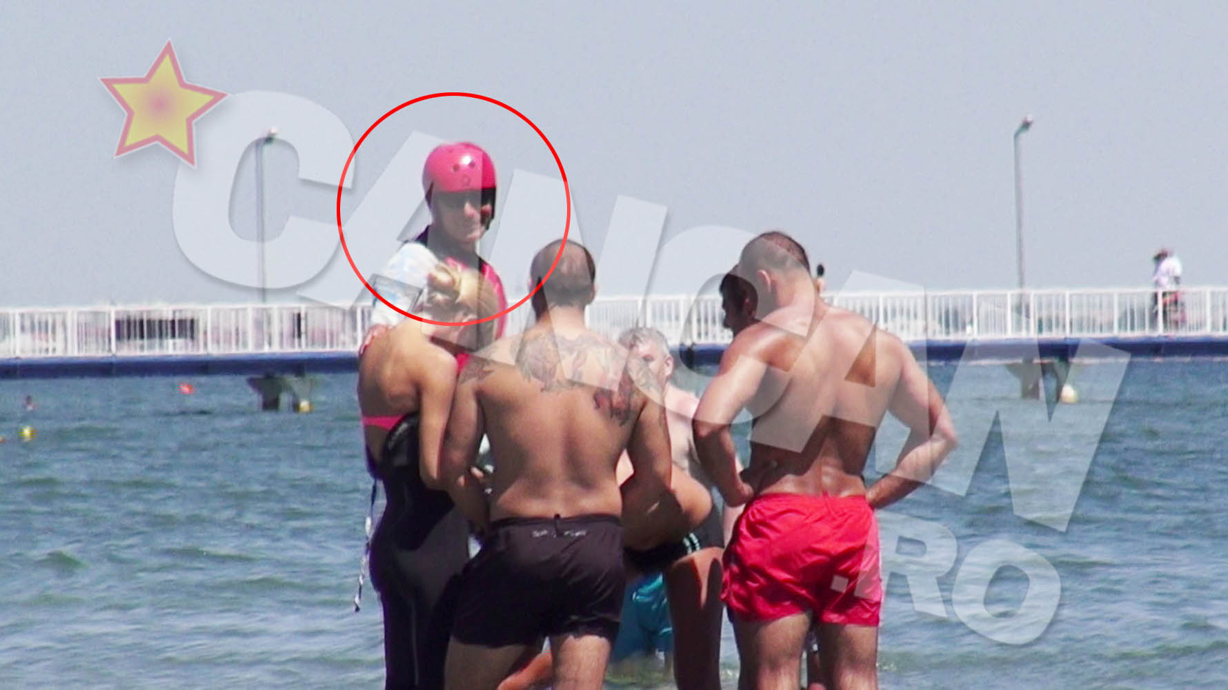 Radu Mazare si-a facut de lucru in weekend cu o inventie in voga de ceva vreme pe la altii, dar o fita abia aparuta pe la noi: flyboardingul