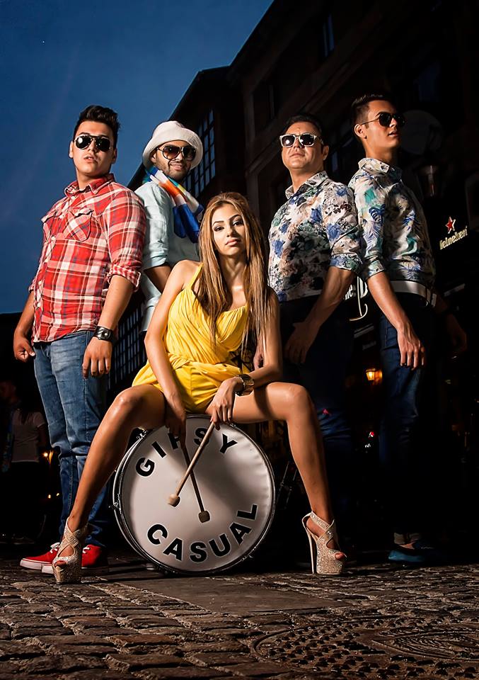 Gya, alaturi de Gipsy Casual