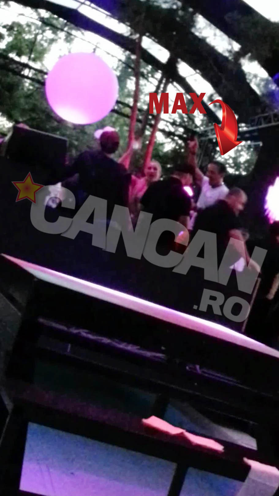 Invariabil, printul si alaiul lui au prins dimineata in club