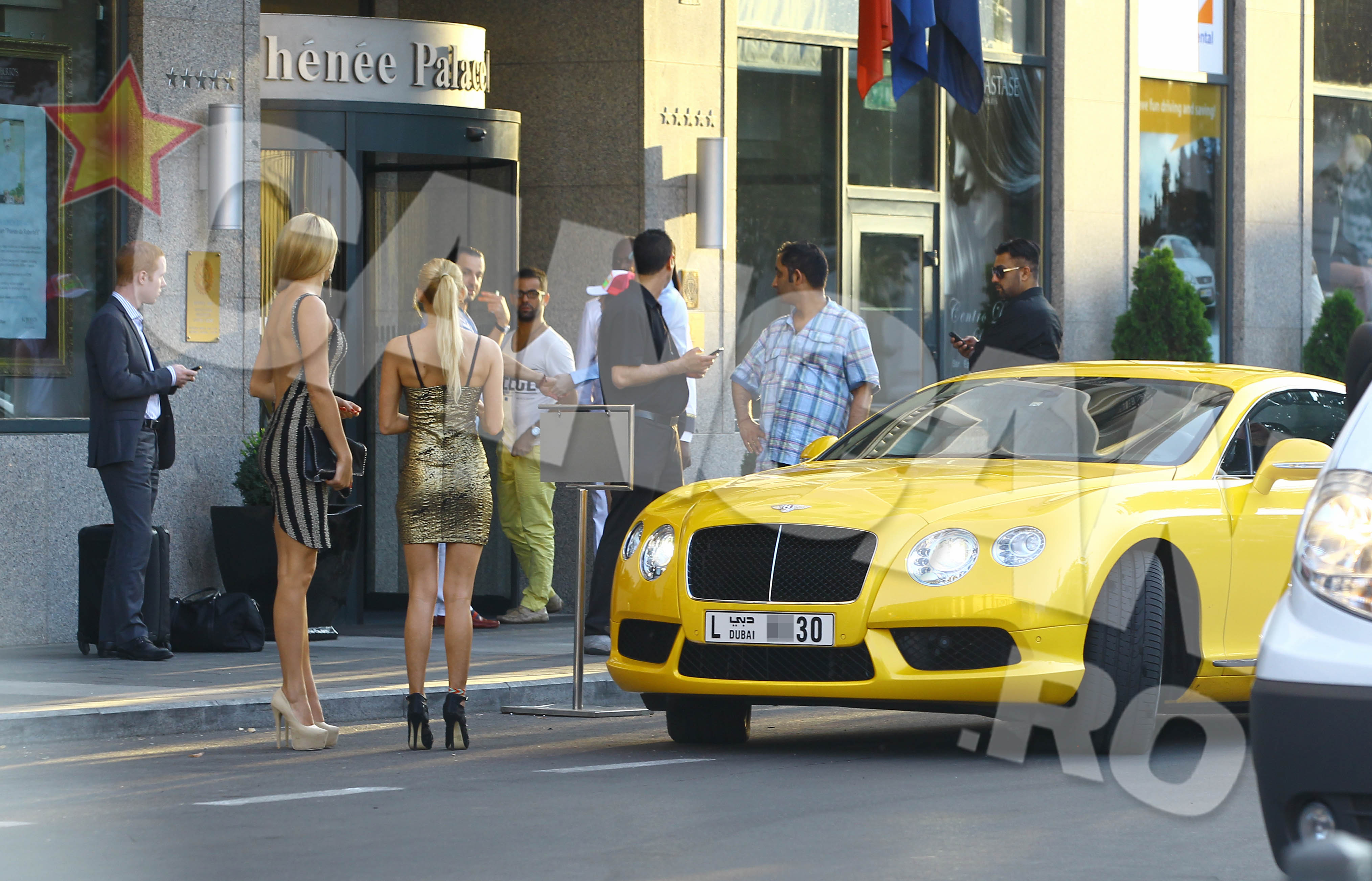 Printul a fost insott in permanenta de prieteni si multe femeie frumoase