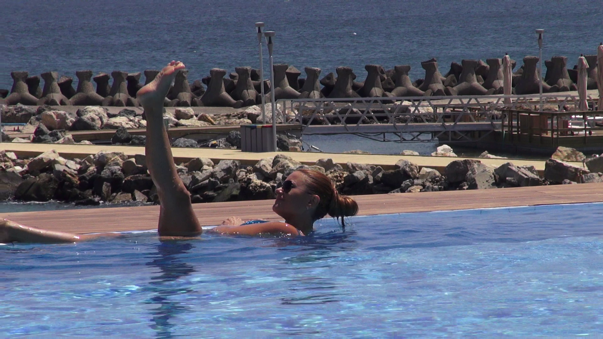 Cantareata se mentine in forma si cu cateva exercitii facute in apa