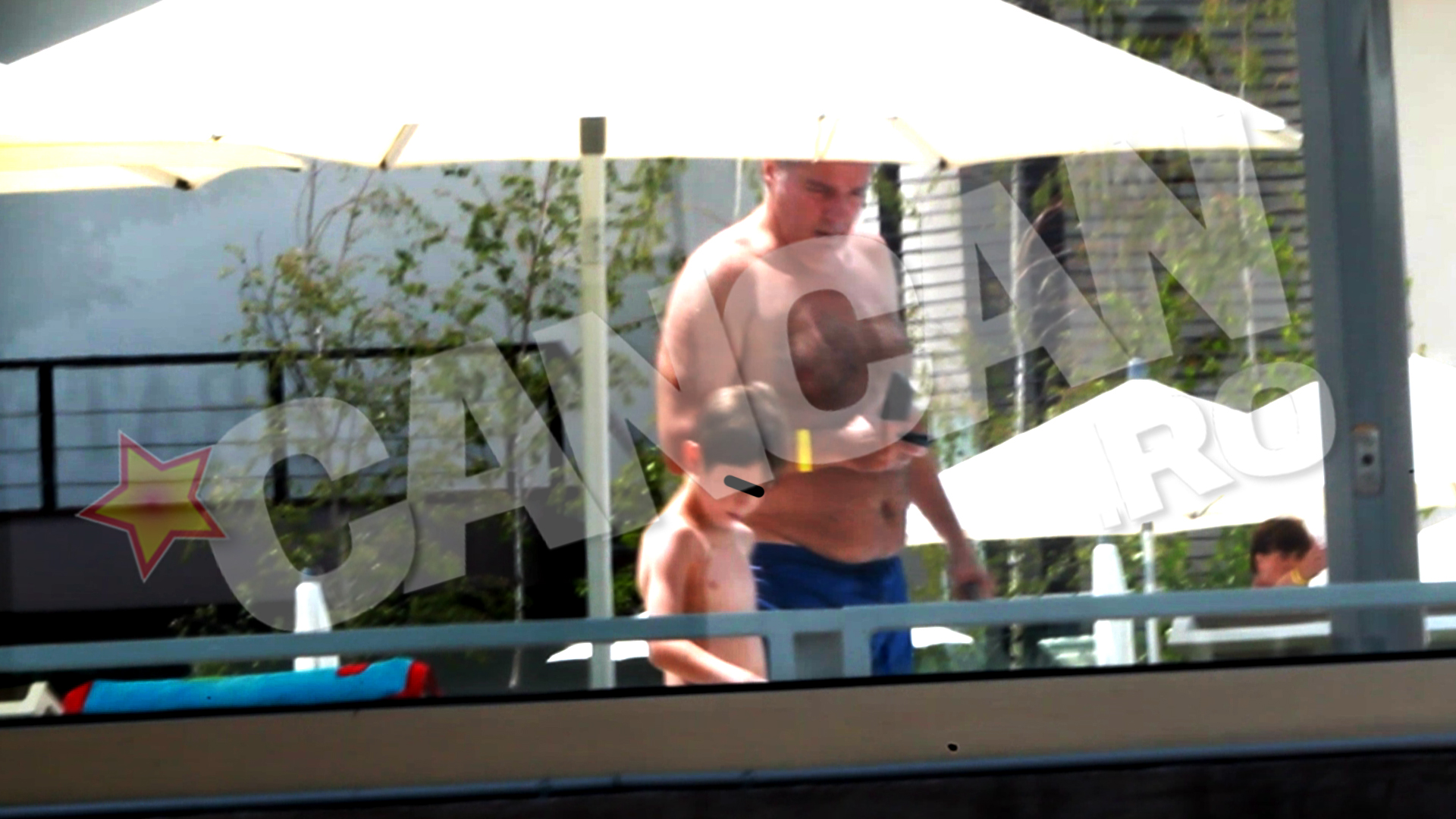 Cantaretul si-a scos trupul la bronzat, dar si-a expus si defectele