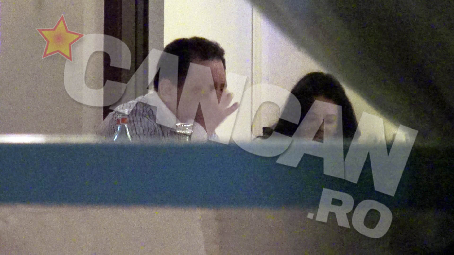 Dar primarul nu se grabeste sa inghita. Mai intai o plimba prin cavitatea bucala, face o gargara si abia dupa...