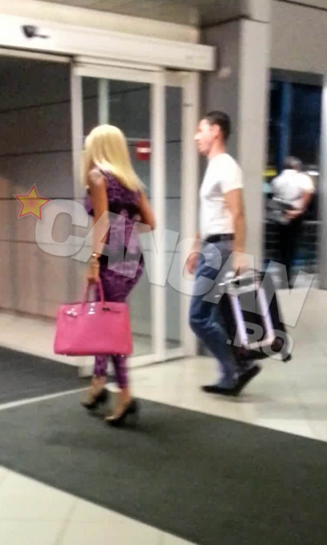 ...si toate capetele s-au intors instant dupa ea