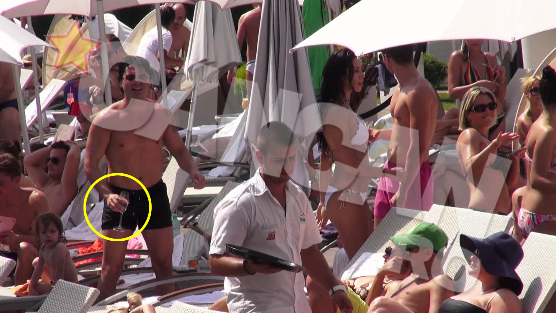 Toata ziua, sarbatoritul nu s-a despartit de paharul cu sampanie