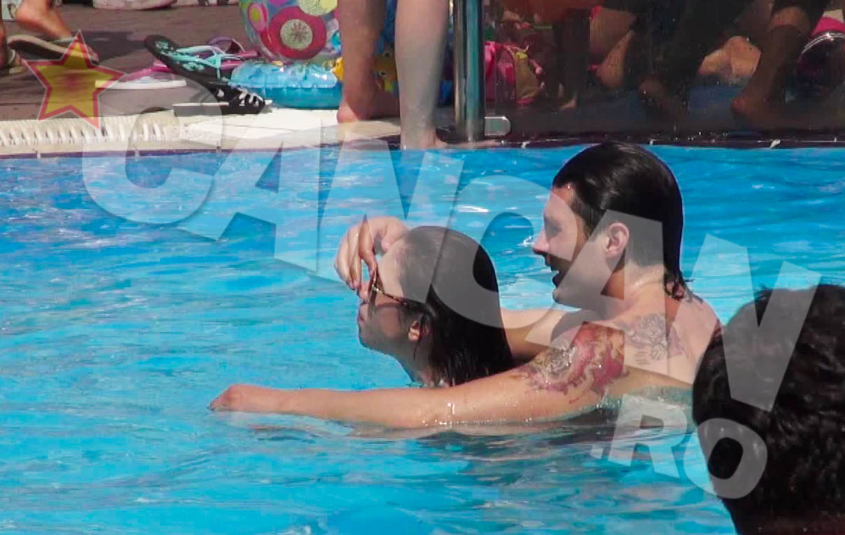 Pepe si Raluca s-au harjonit in piscina