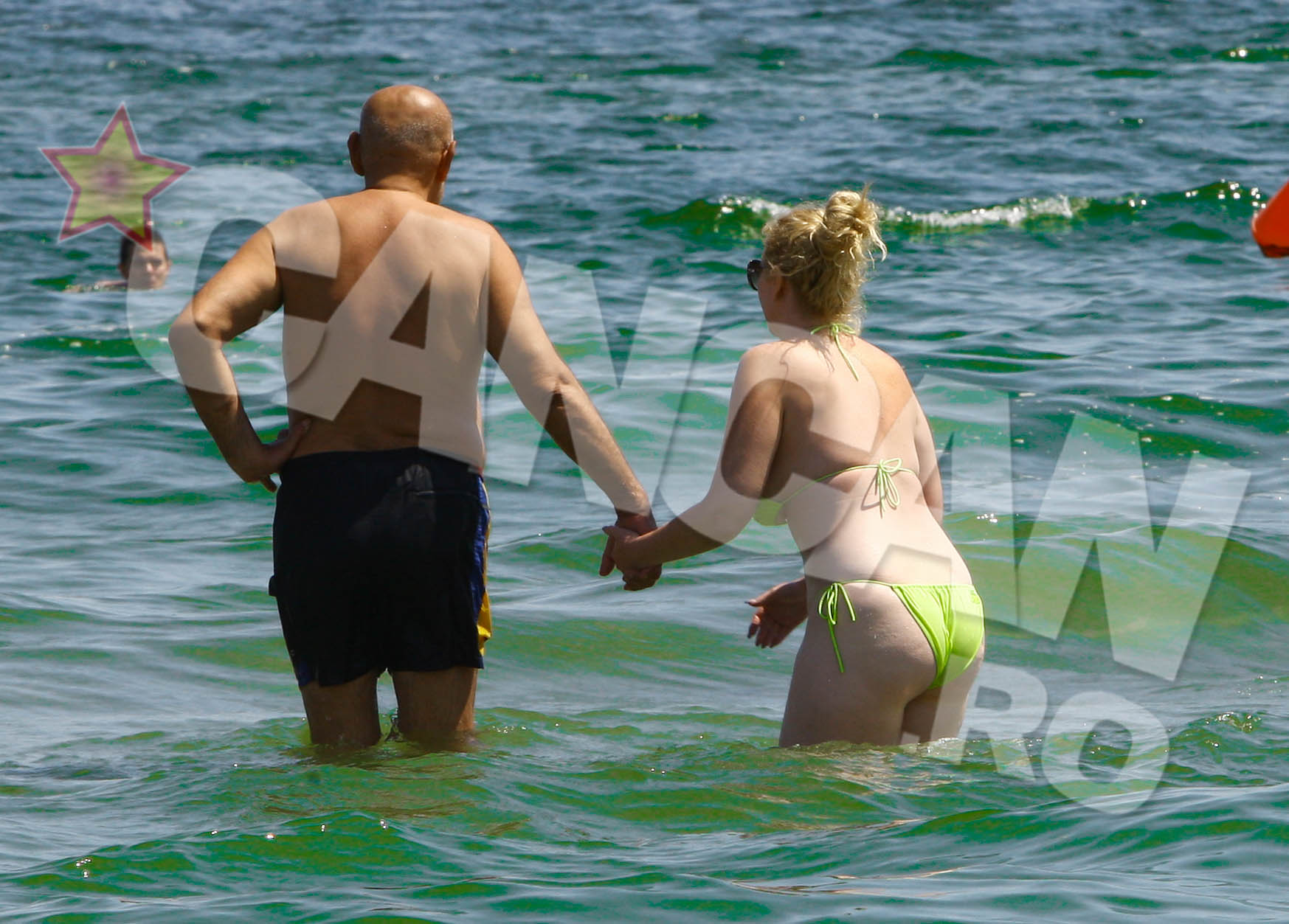 Oana si Viorel au intrat in apa de mana, ca doi indragostiti