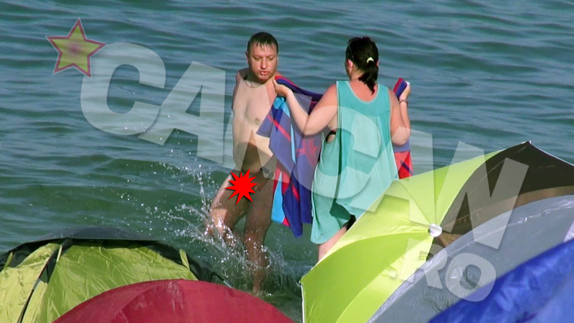 Lipsa slipului l-a facut sa se simta liber si sa refuze prosopul intins de logodnica