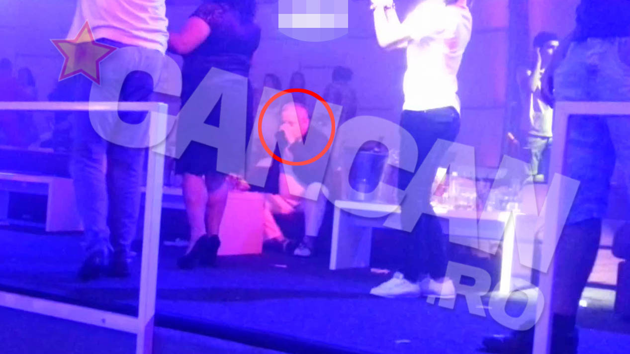 Prima seara de weekend in club s-a dovedit cam plictisitoare pentru afaceristul care nu doar ca n-a dansat, dar s-a si pus pe cascat