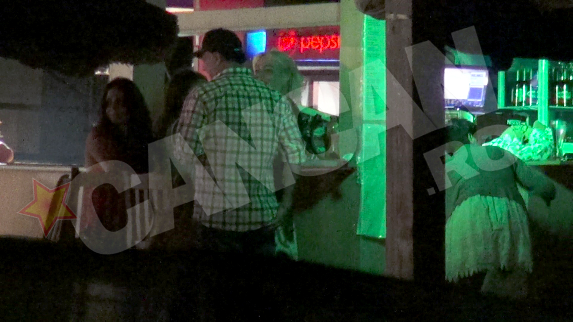 La un moment dat si- aamintit ca este cu iubita si a mers la ea...