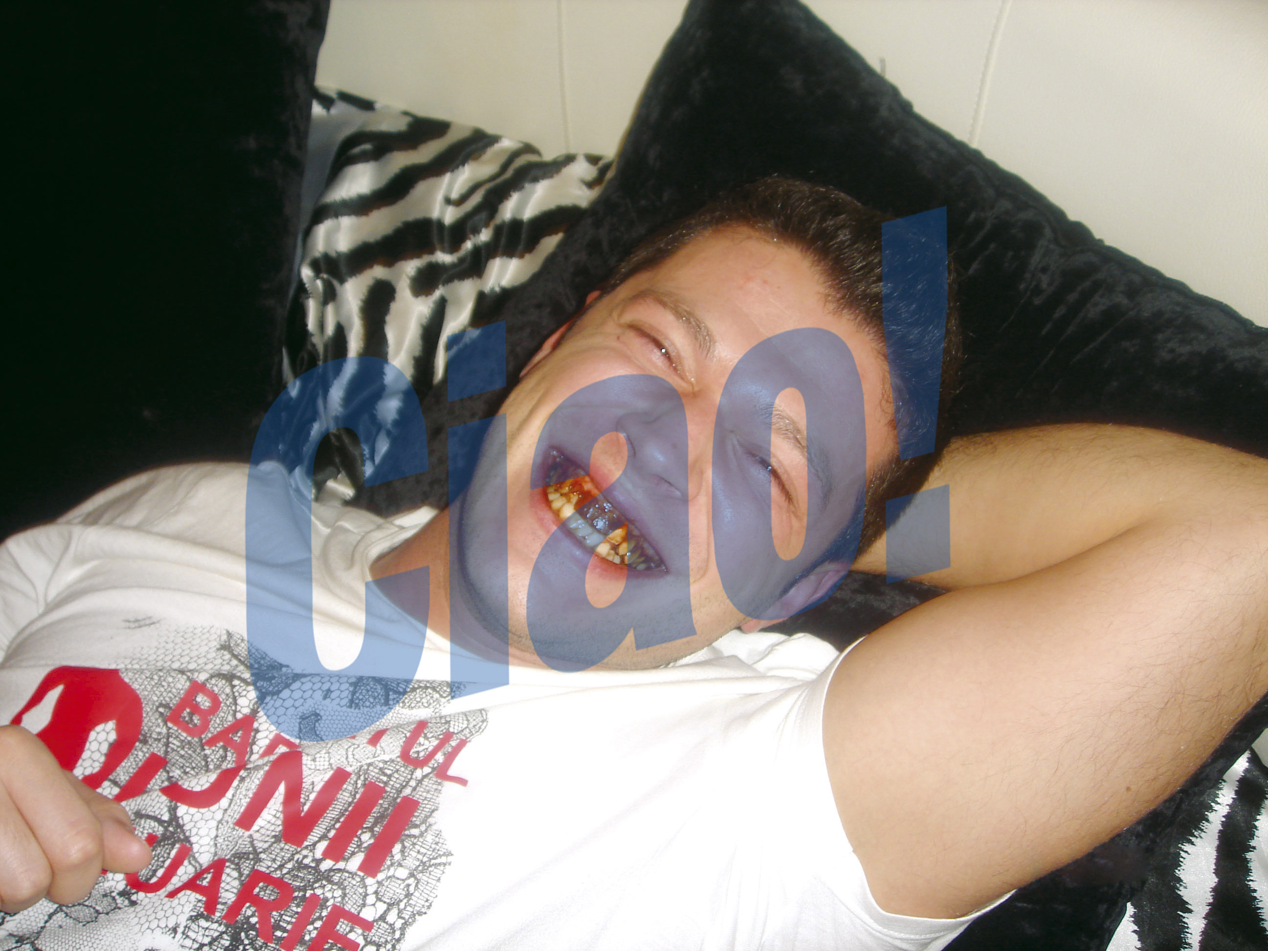 Victor si Anda se distrau ca doi copii