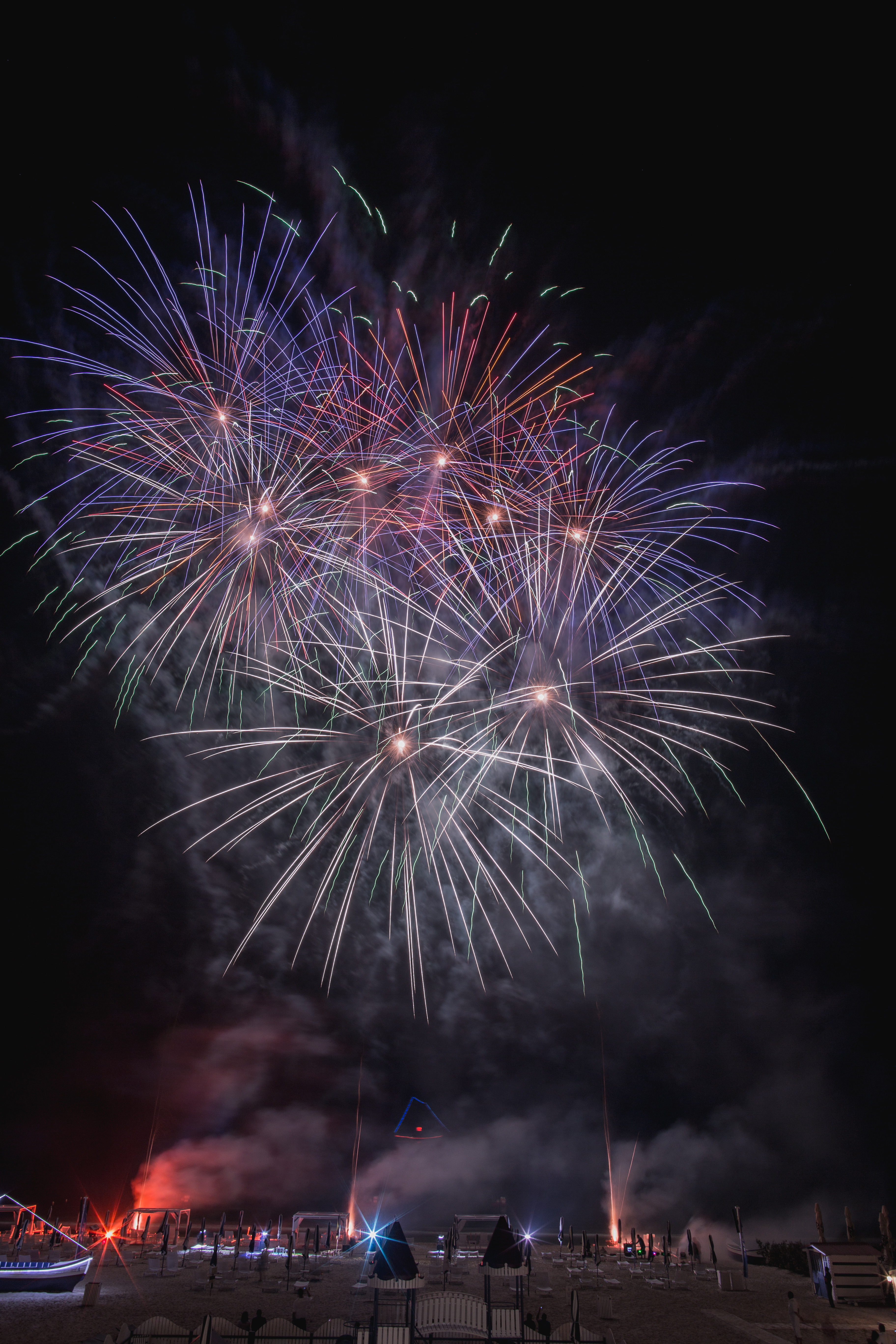 Petrecerea data de milionarul Comanescu s-a incheiat cu un superb foc de artificii