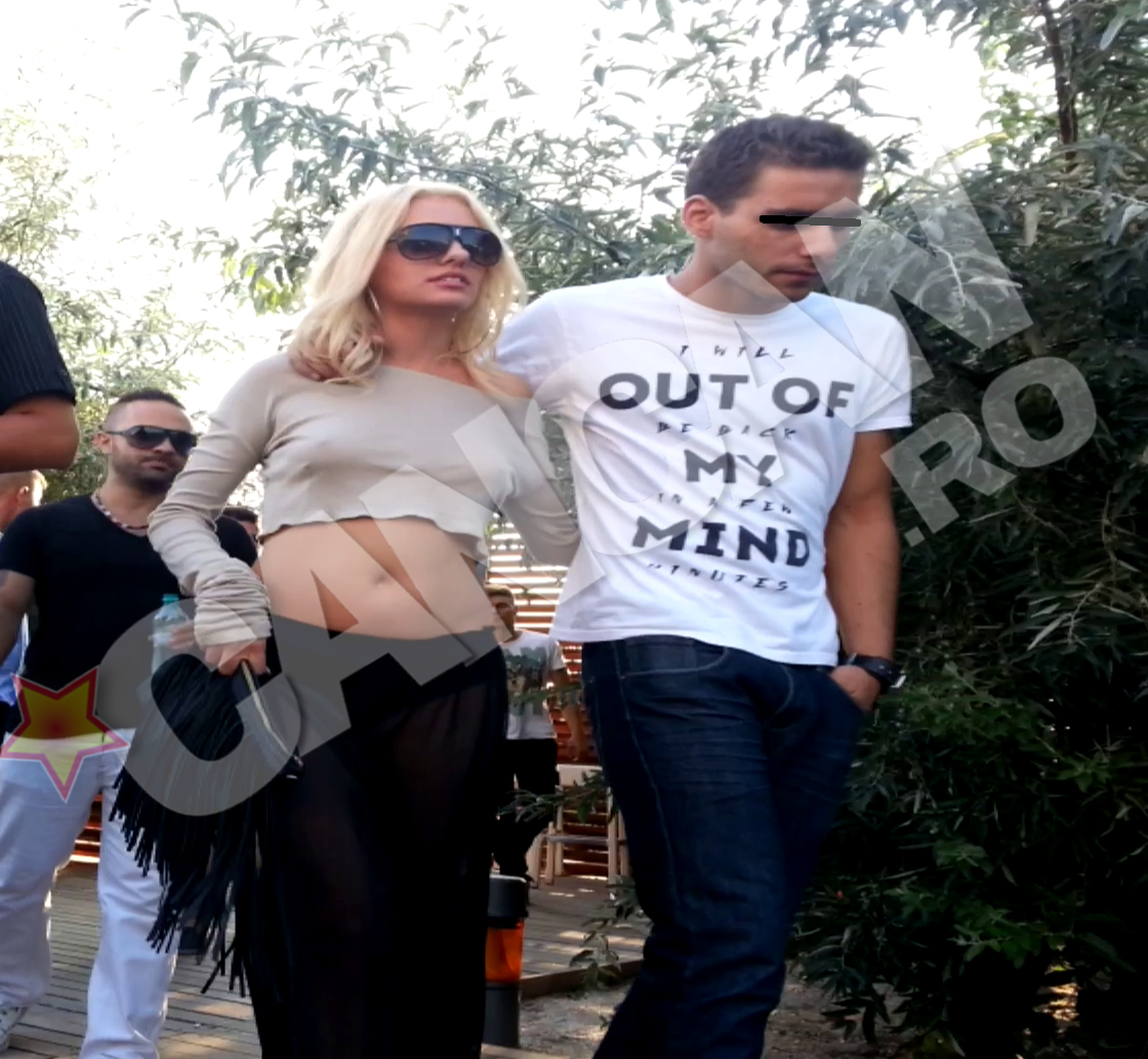 In seara in care ar fi trebuit sa participe la decernarea premiilor Mamaia Music Awards, cantareata a preferat compania iubitului si atmosfera din cluburi.