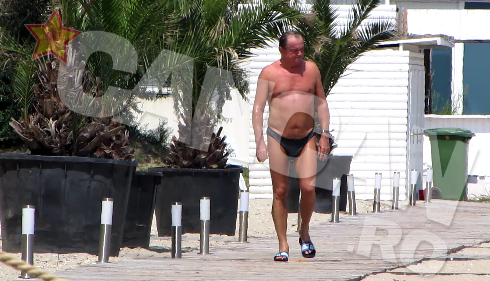 Revigorat, fostul ministru de interne a plecat de la piscina