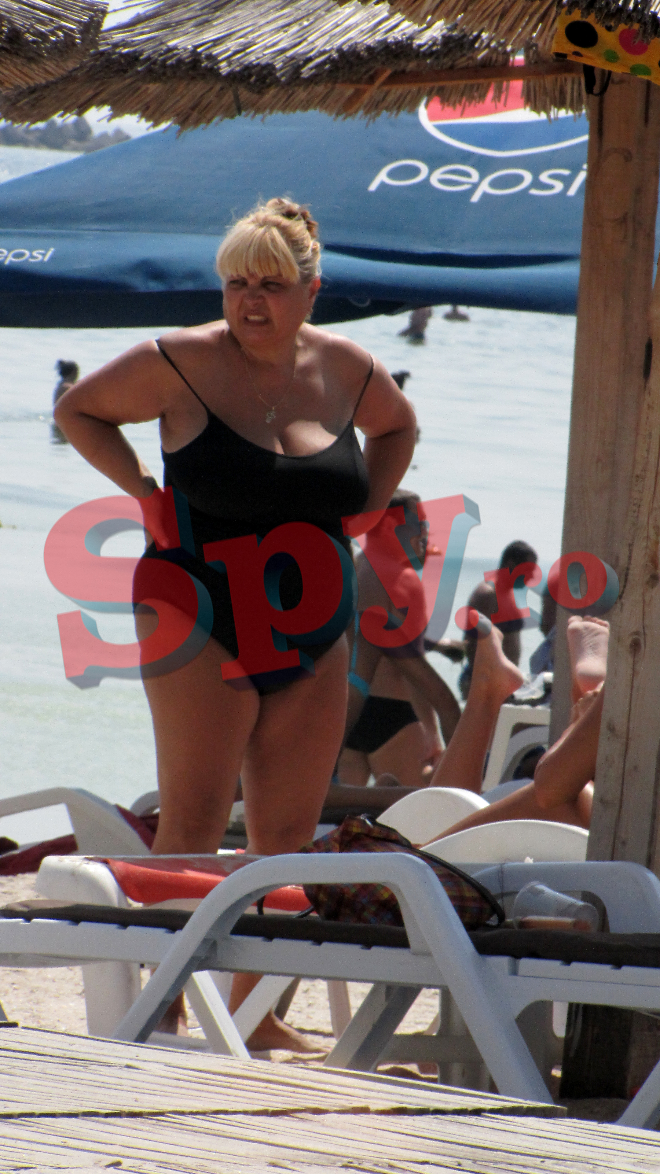 Dupa cateva ore de plaja, Nuami s-a cam saturat de zapuseala