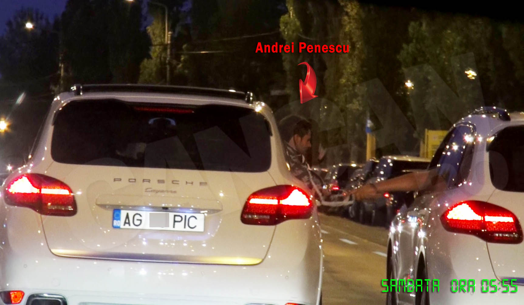 Penescu Jr si amicul sau se joaca in trafic