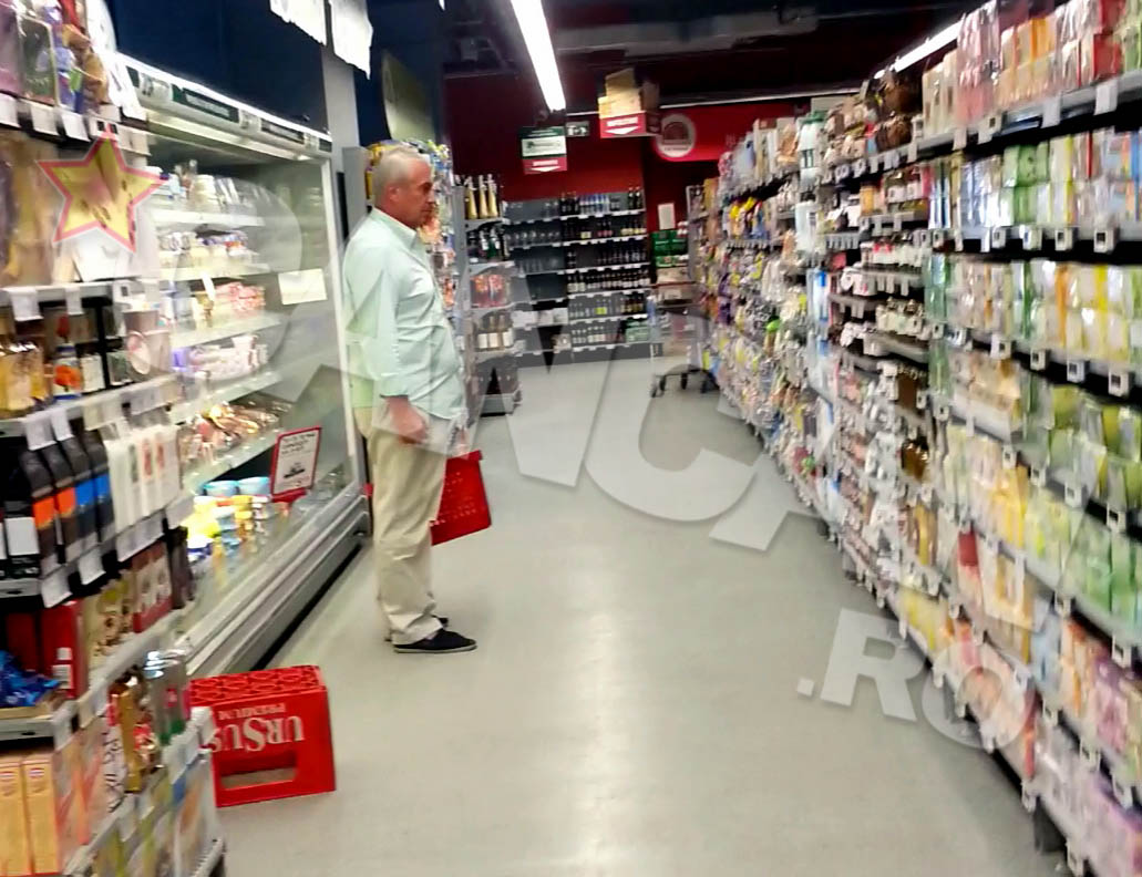 Fostul premier analizeaza cu atentie oferta, de la distanta