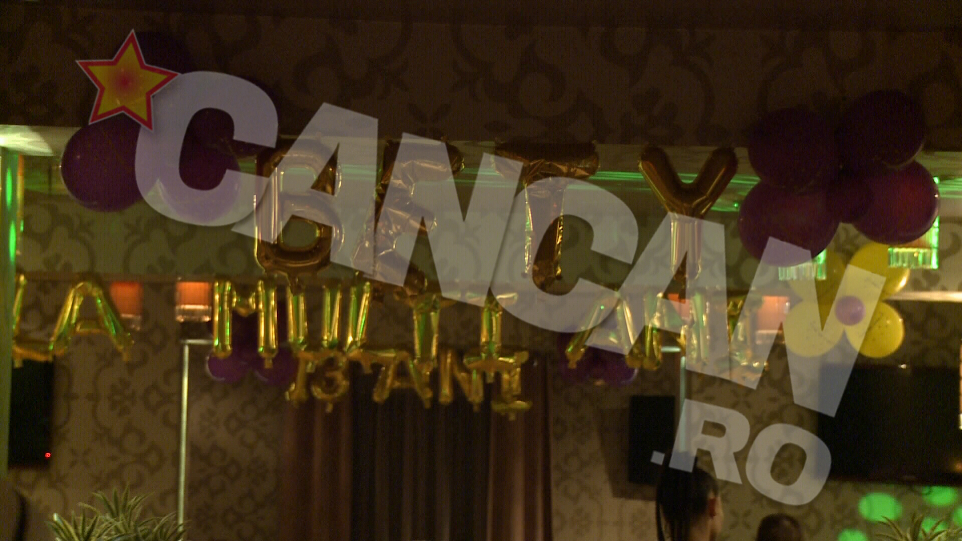 La petrecerea lui Bety au venit aproximativ 100 de invitati, evenimentul fiind organizat la un hotel de lux din Capitala