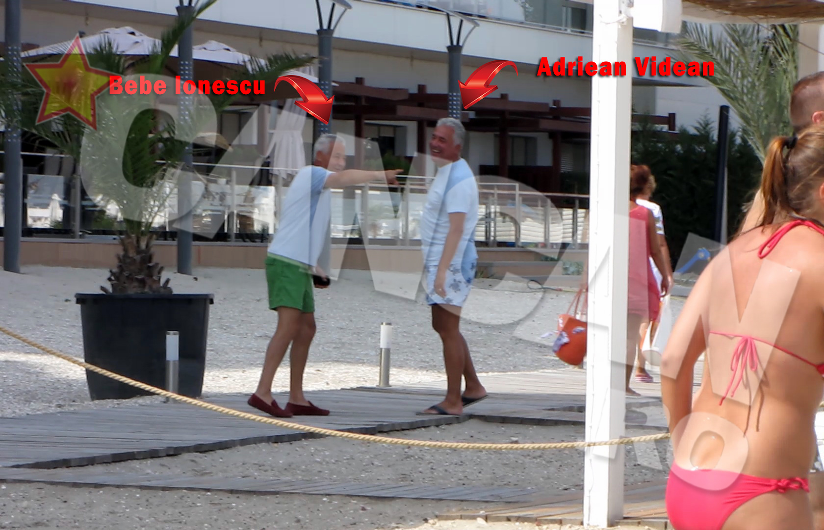 Ii povesteste amuzat amicului Adriean Videanu cat de haioasa a fost joaca cu copiii