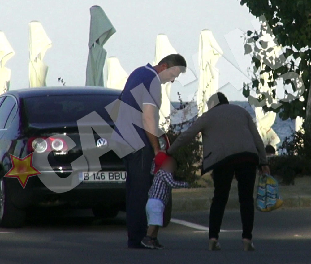 Primarul il lasa pe micul in grija soacrei sale