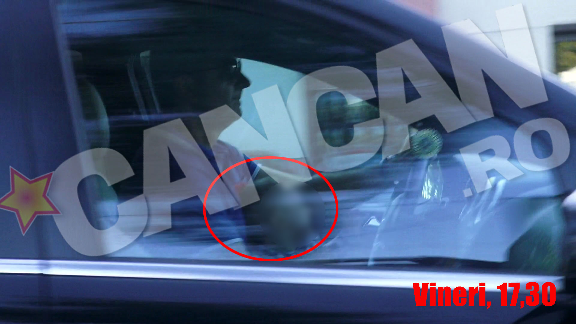 Traficul se agita, micutul se agita si el, iar tatal sau incearca sa-l tina cat mai aproape