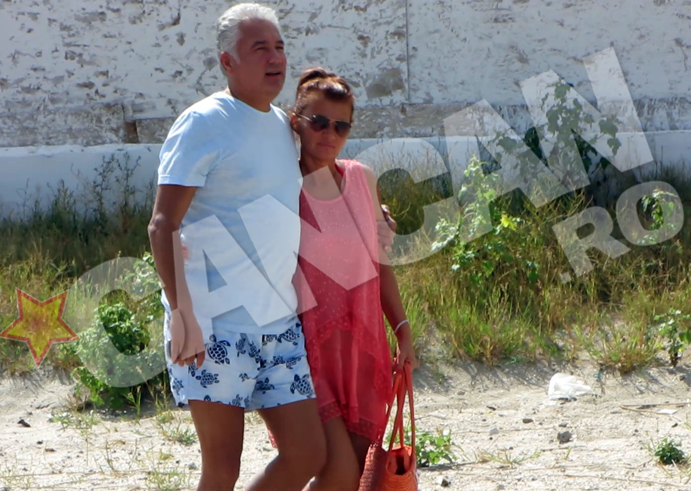 Sotii Videanu par un cuplu in luna de miere