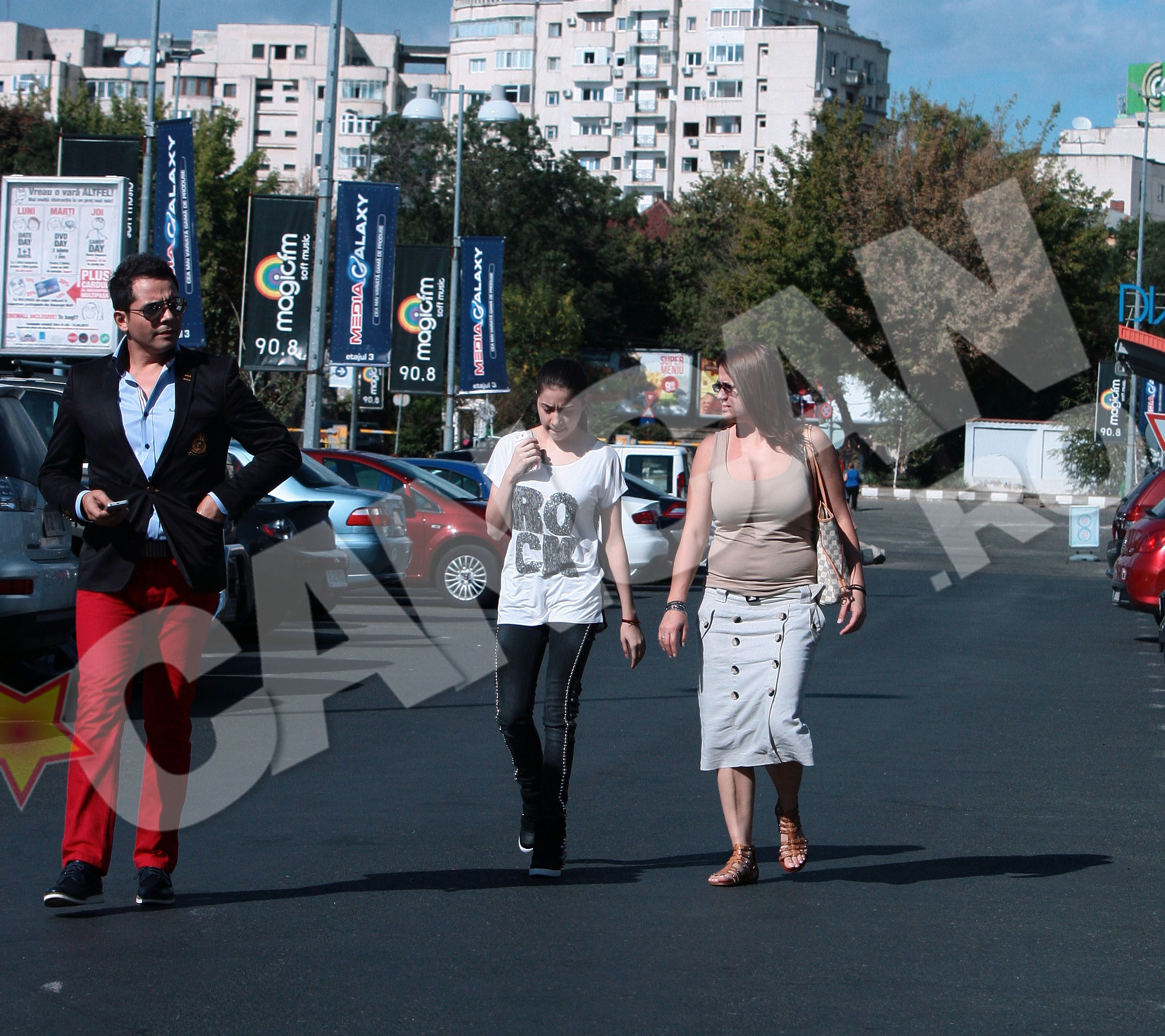 Jean nu rateaza nicio ocazie sa spuna cat de mult le iubeste pe sotia sa Paula si pe fiica lor, Sabrina