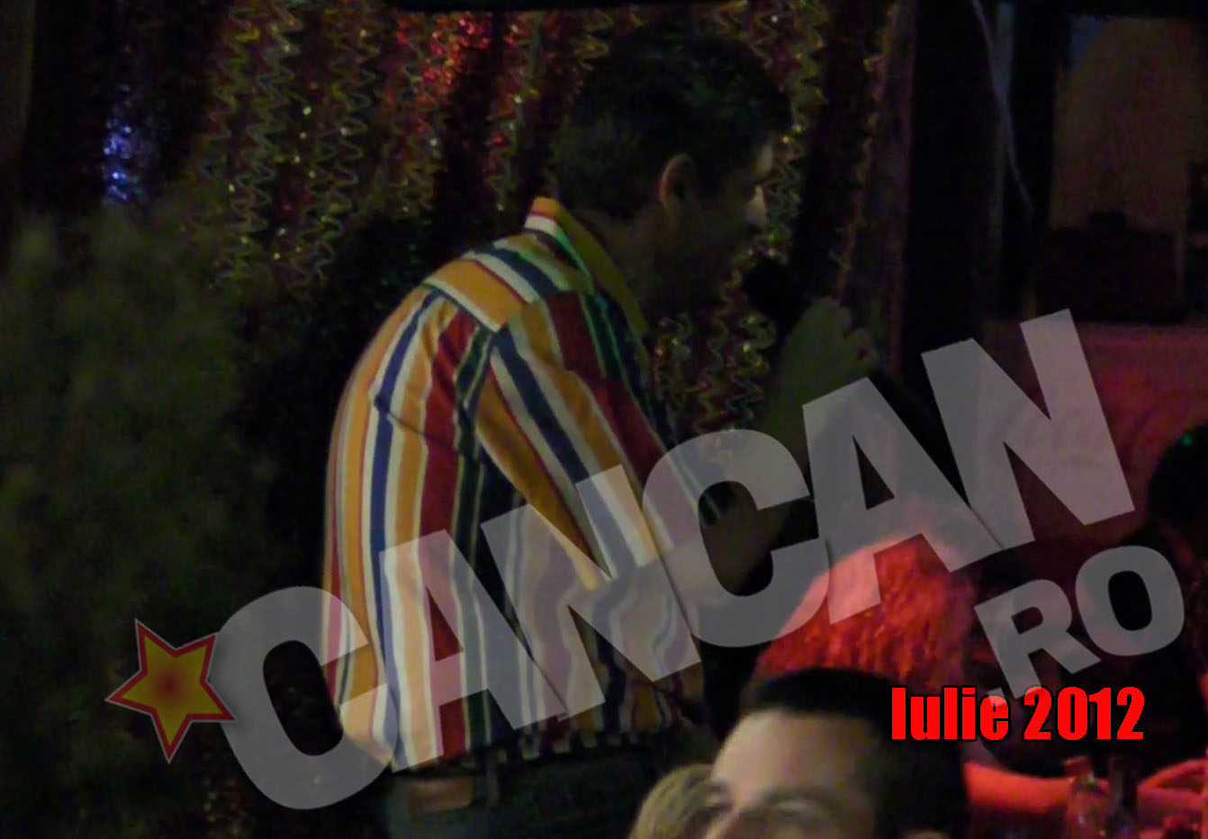 O seara de karaoke, la acelasi club din Centrul Vechi