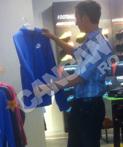 Analizeaza cu mare atentie o bluza sport