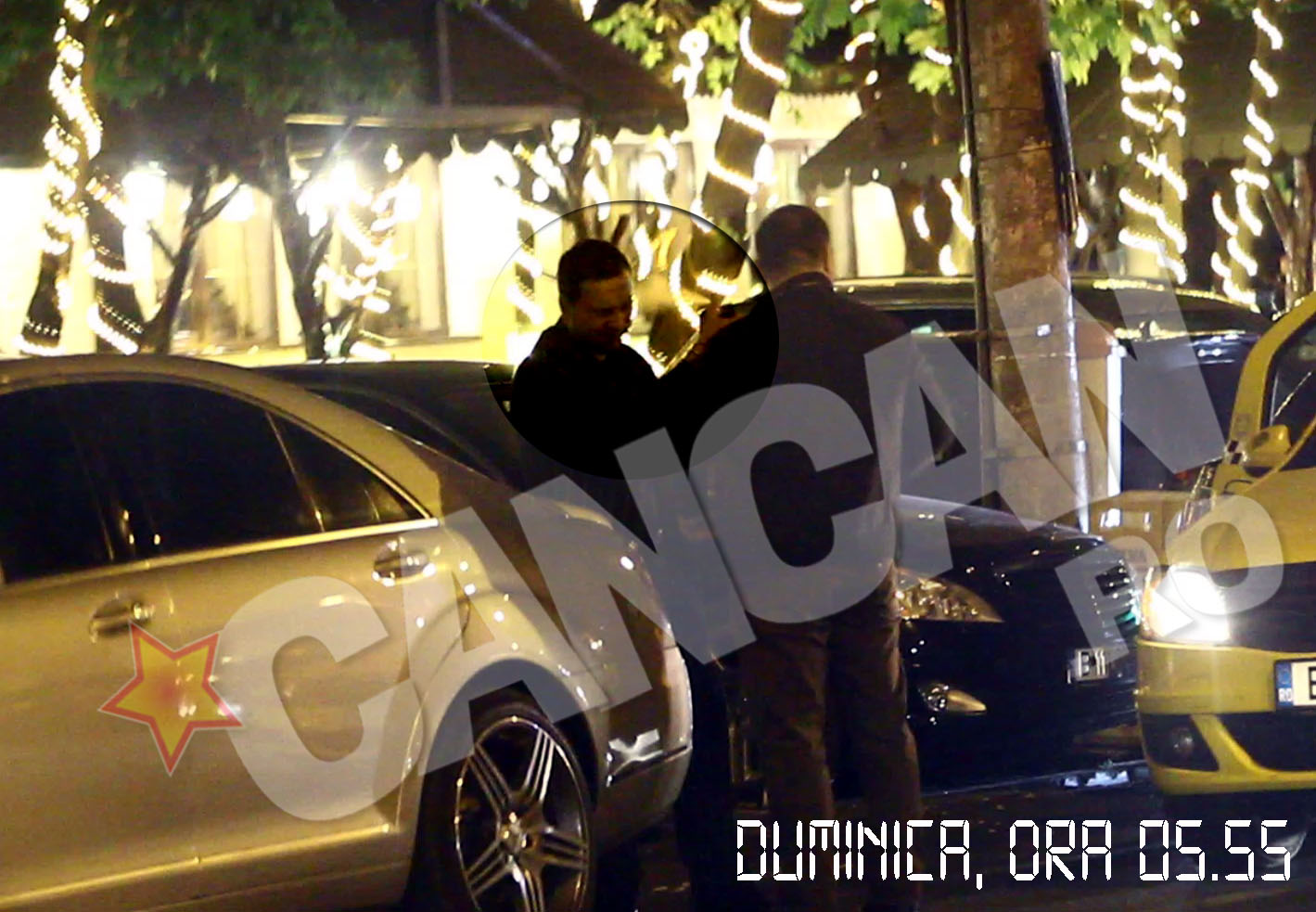 Inainte de a intra in al doilea club, goleste o sticla de parfum pe haine, pe gat si pe cap