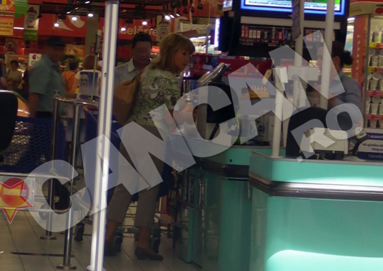 La final, sotia lui Traian Basescu a platit zambind