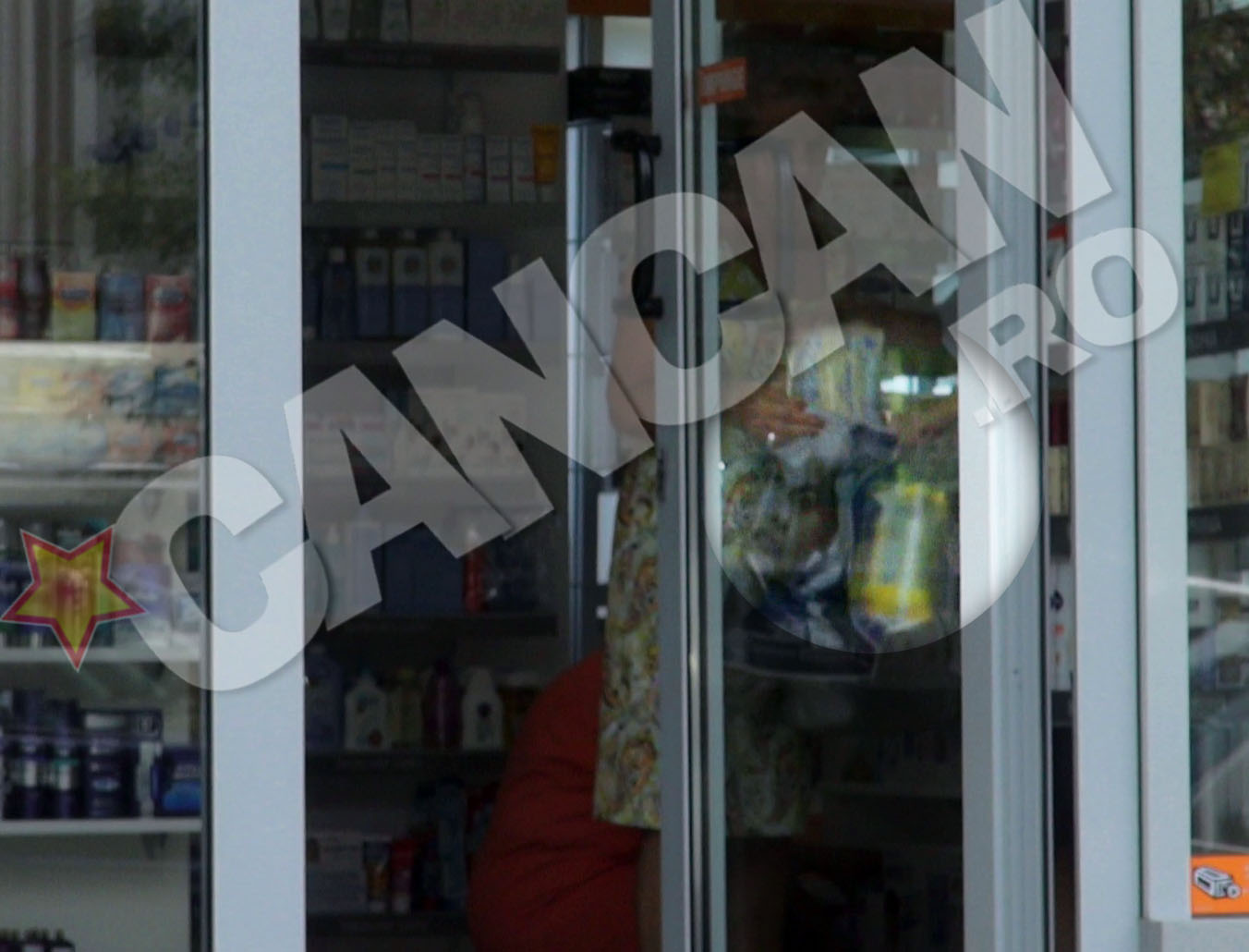 Mama lui Syda a umplut cateva plase cu pampersi de la farmacie