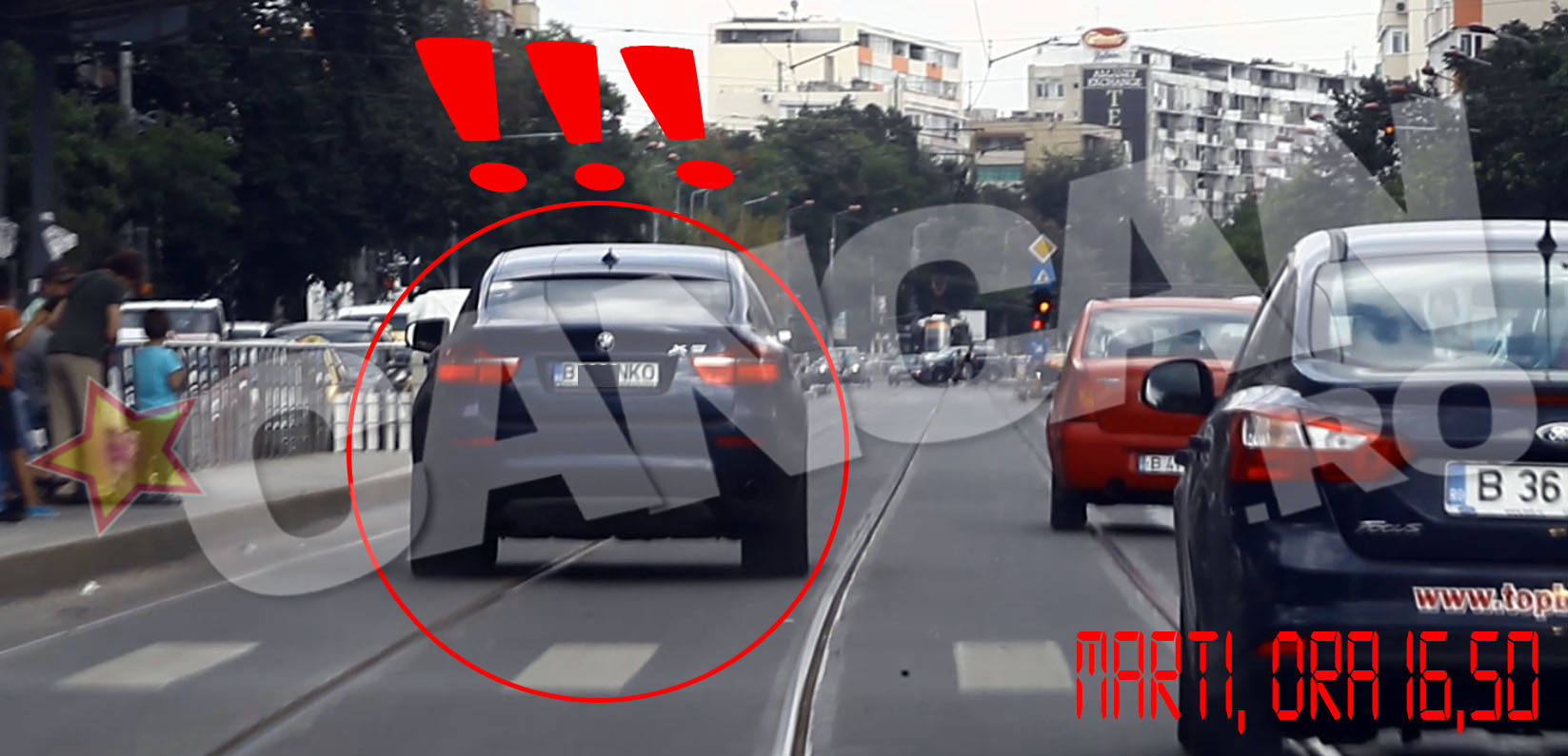 Se aventureaza pe linia de tramvai, chiar pe contrasens!