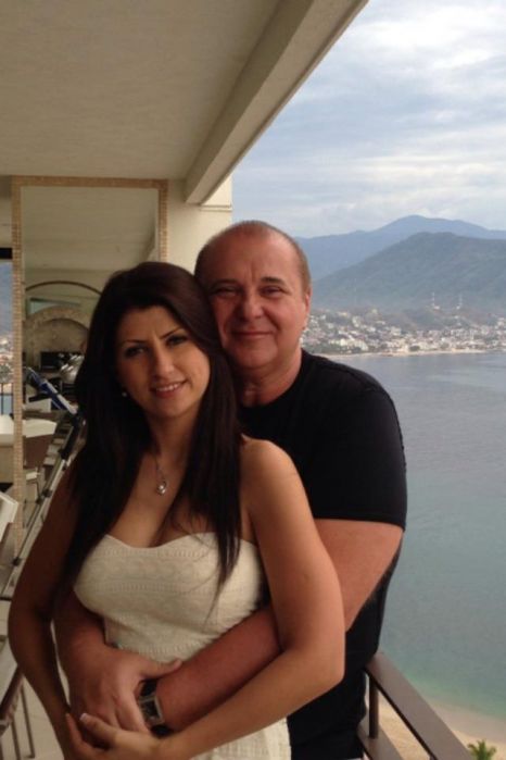 Nick si Alina pareau sa se pregateasca de nunta