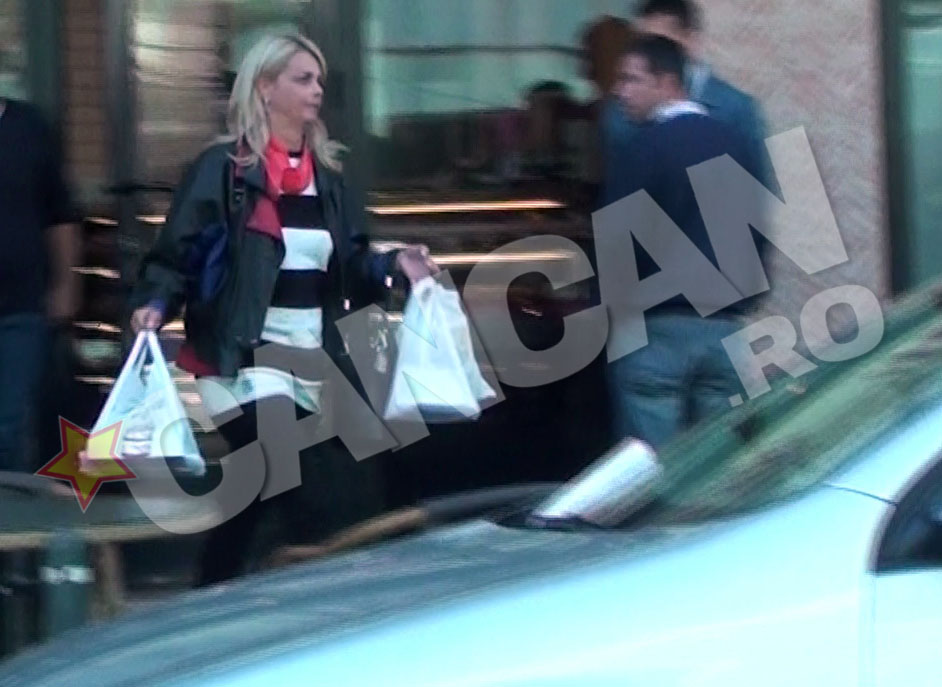 Cateva minute mai tarziu s-a razgandit si s-a intors la cofetarie, de unde a cumparat alte cateva plase cu prajituri