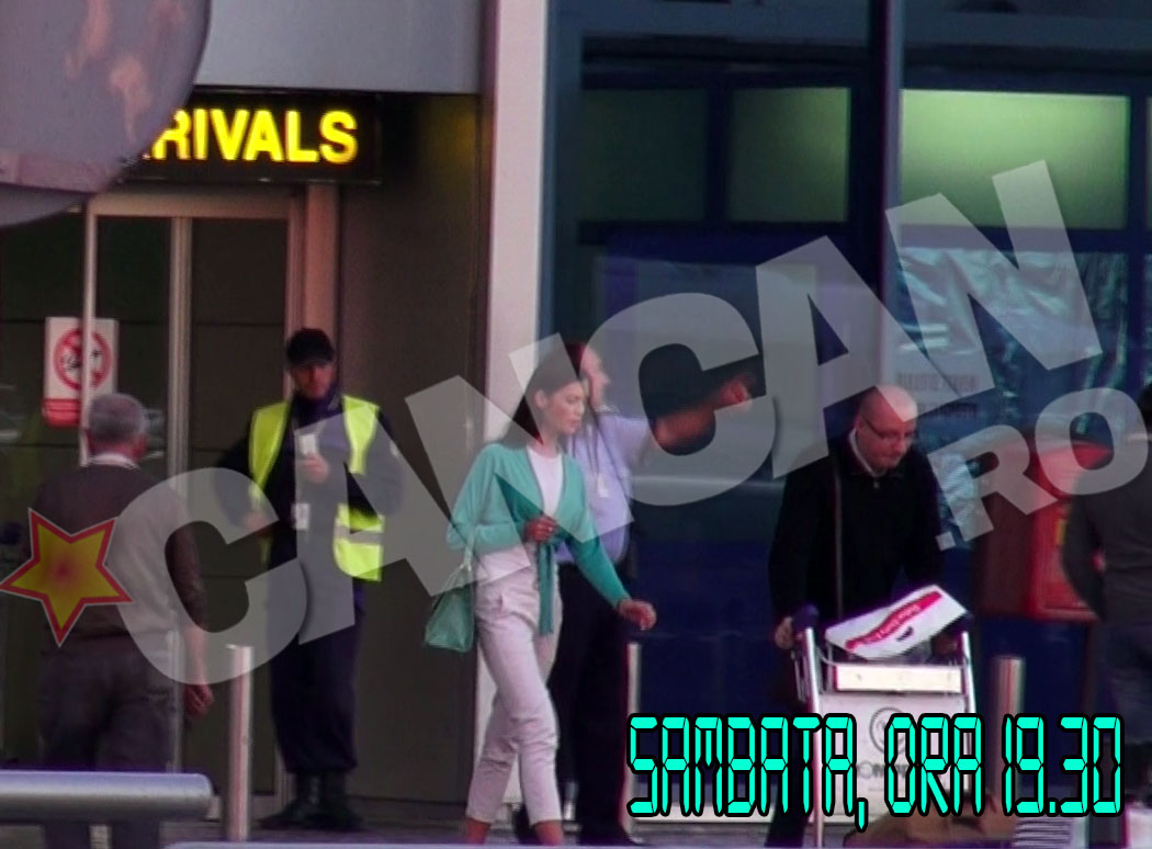 Diana a iesit din aeroport insotita de sofer, care i-a dus bagajele spre masina