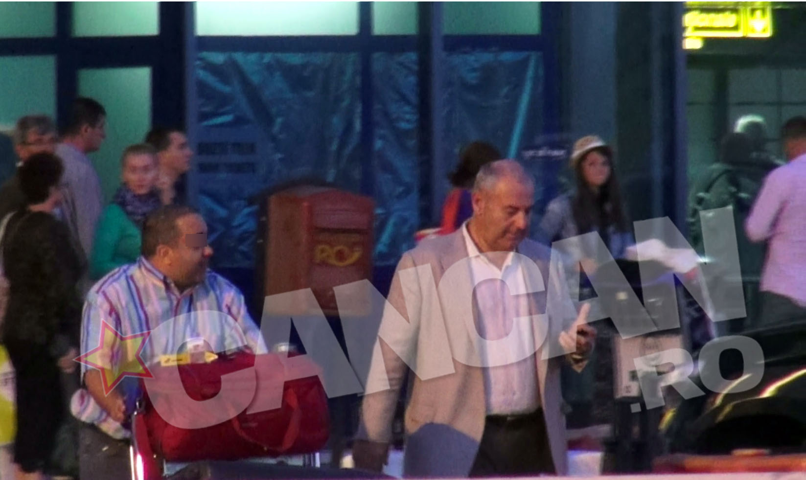 Cocos a remarcat imediat ca nu-l astepta nicio masina, asa ca a sunat dupa un alt autoturism care sa-l duca spre casa