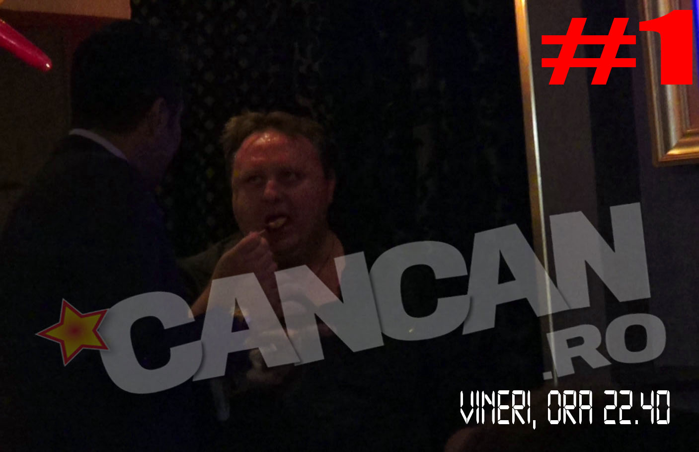 In cateva minute, a inghitit aproape pe nemestecate mai multe bucati de carne