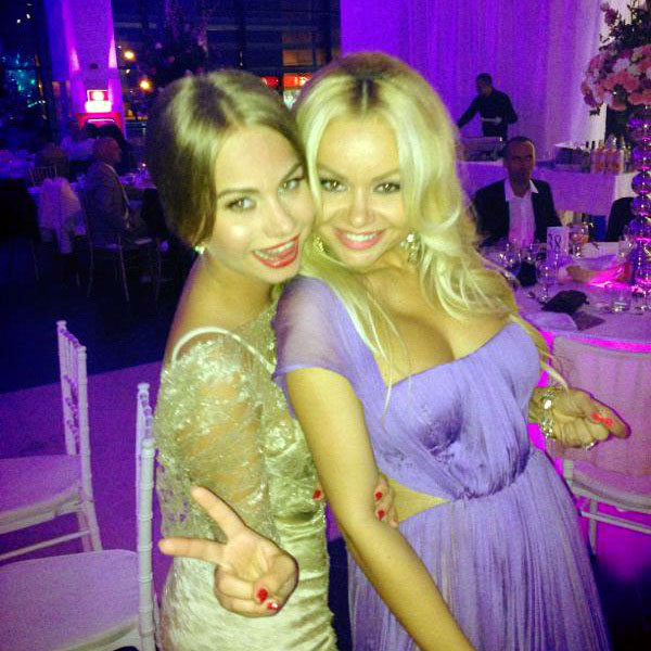 Mandra de noua ei cucerire, Alexandra viseaza probabil la o soarta asemanatoare cu cea a surorii ei mai mari, Gilda, supranumita 