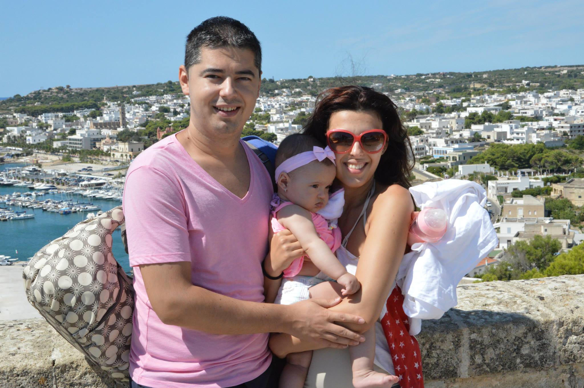 Diana alaturi de sotul ei si fiica lor