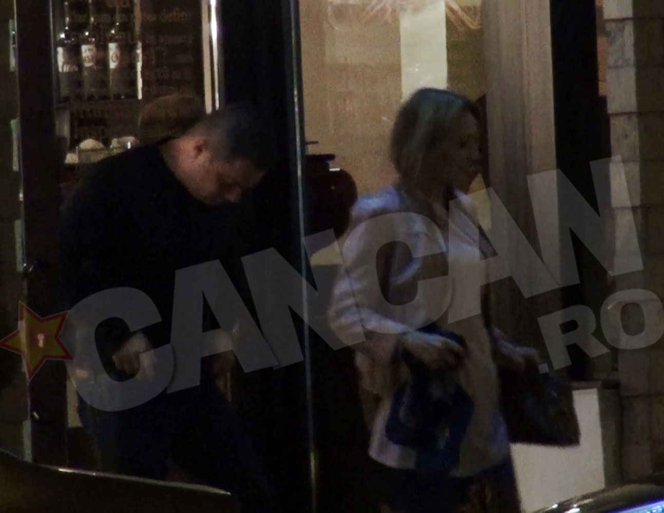 Ceva mai tarziu, au plecat si Laurentiu cu iubita, care, in perioada mariajului cu Roxana, i-a fost amanta