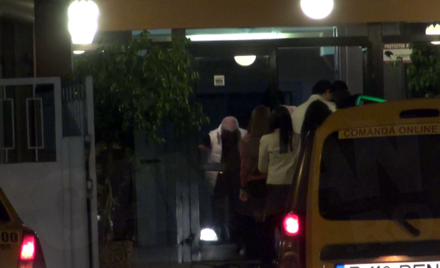 Pentru ca erau pusi pe distractie, Pepe si ai lui s-au dus la restaurantul tatalui sau. Ion Talent i-a asteptat in prag, cu zambetul pe buze