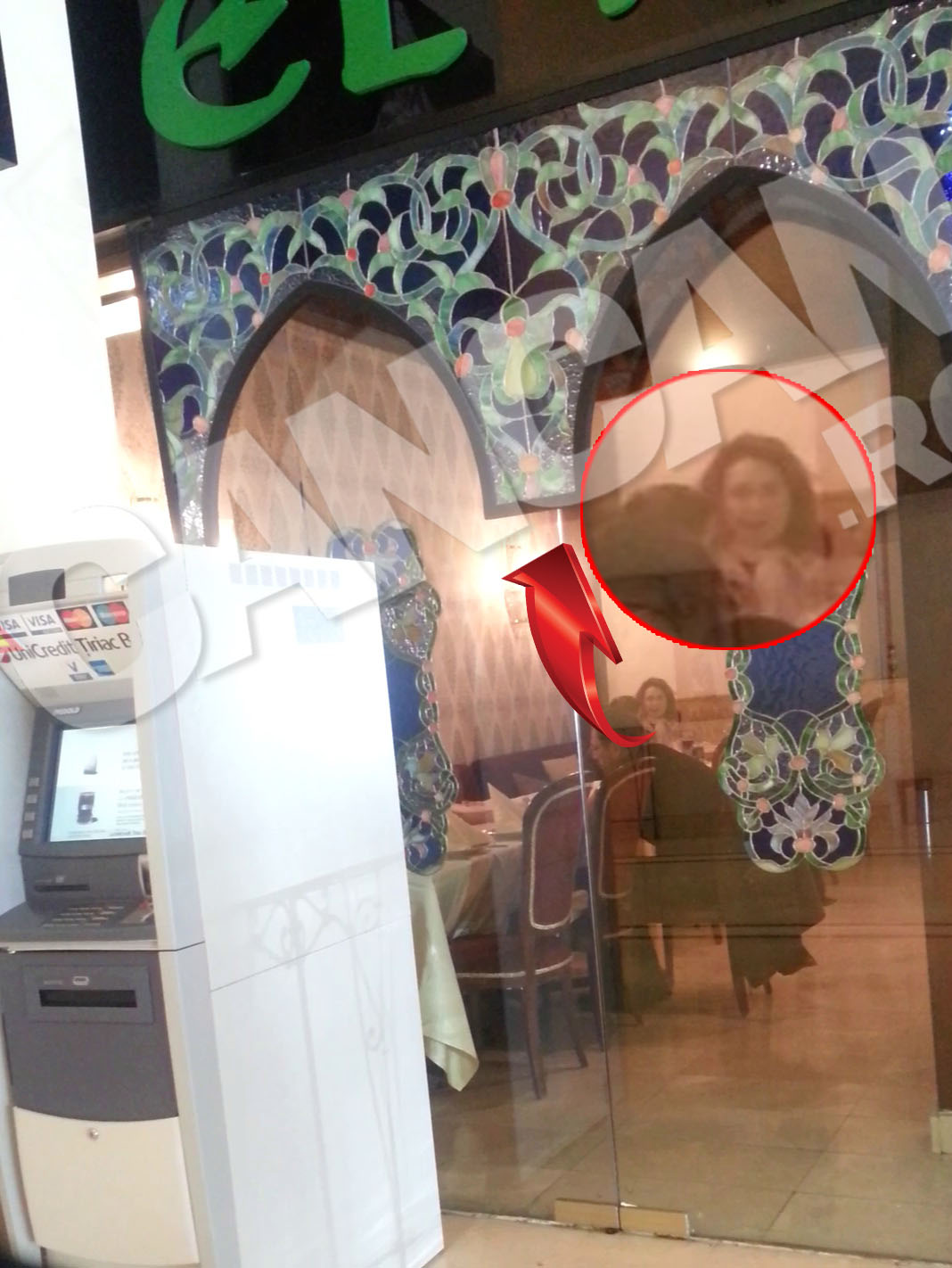 Angela Similea si amica sa s-au retras la un restaurant libanez