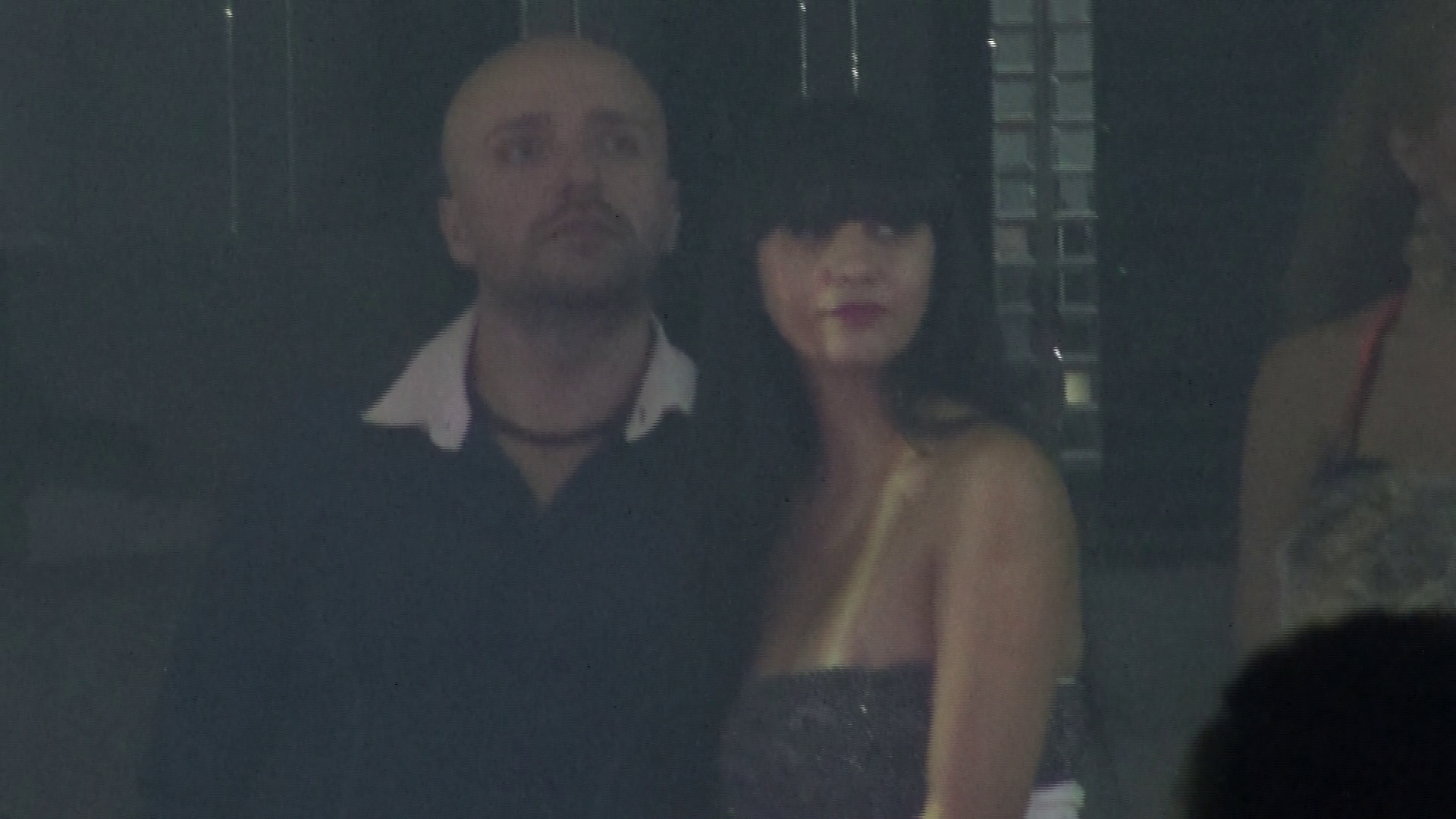 Domnisoara bruneta -a aratat a fi pe gustul cantaretului