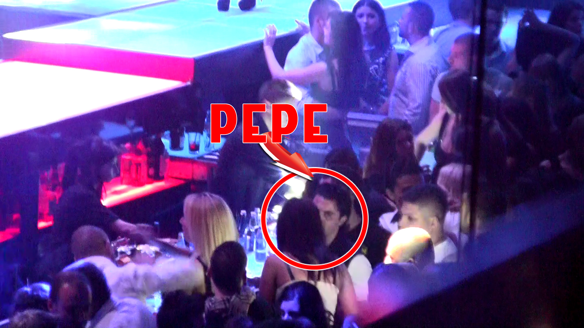 Pepe s-a simtit bine in club alaturi de tovarasii lui si o bruneta misterioasa