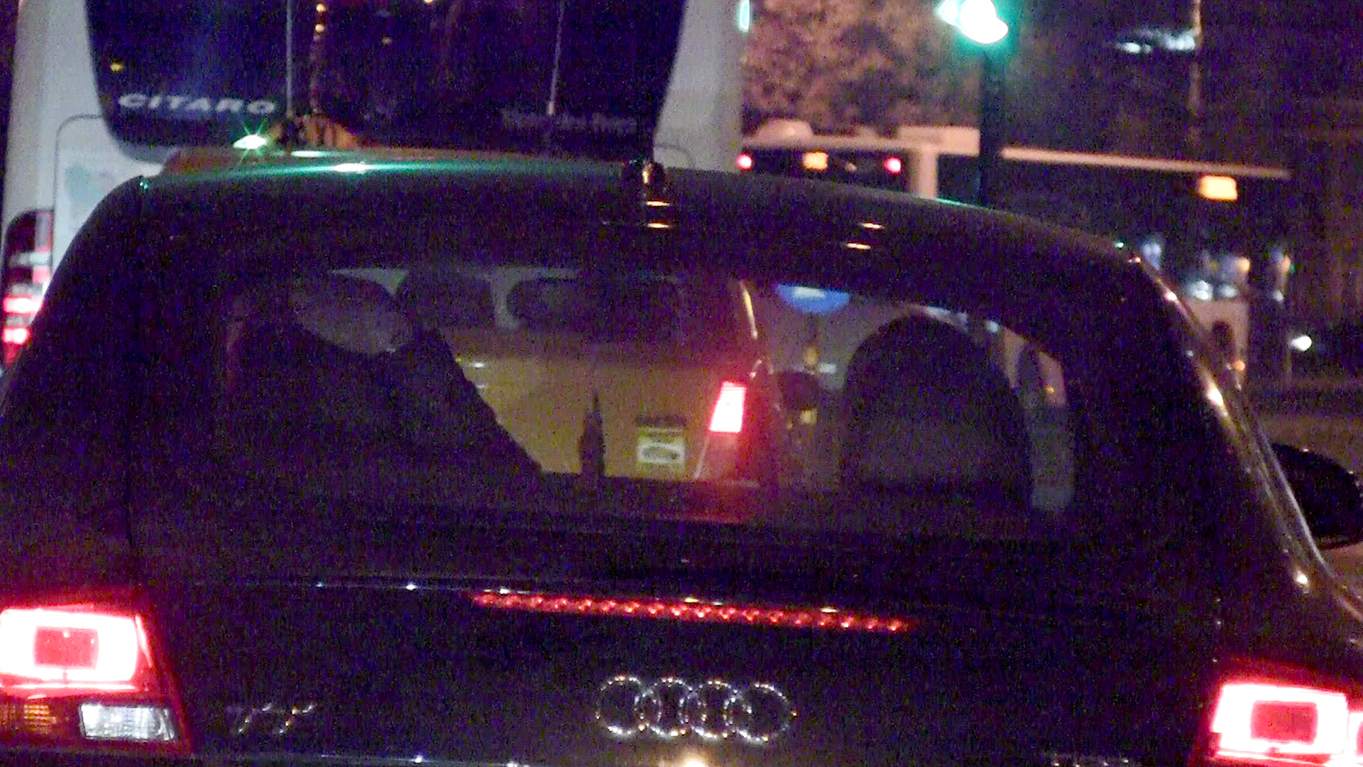 In trafic, Draghia isi mangaie partenera pe par