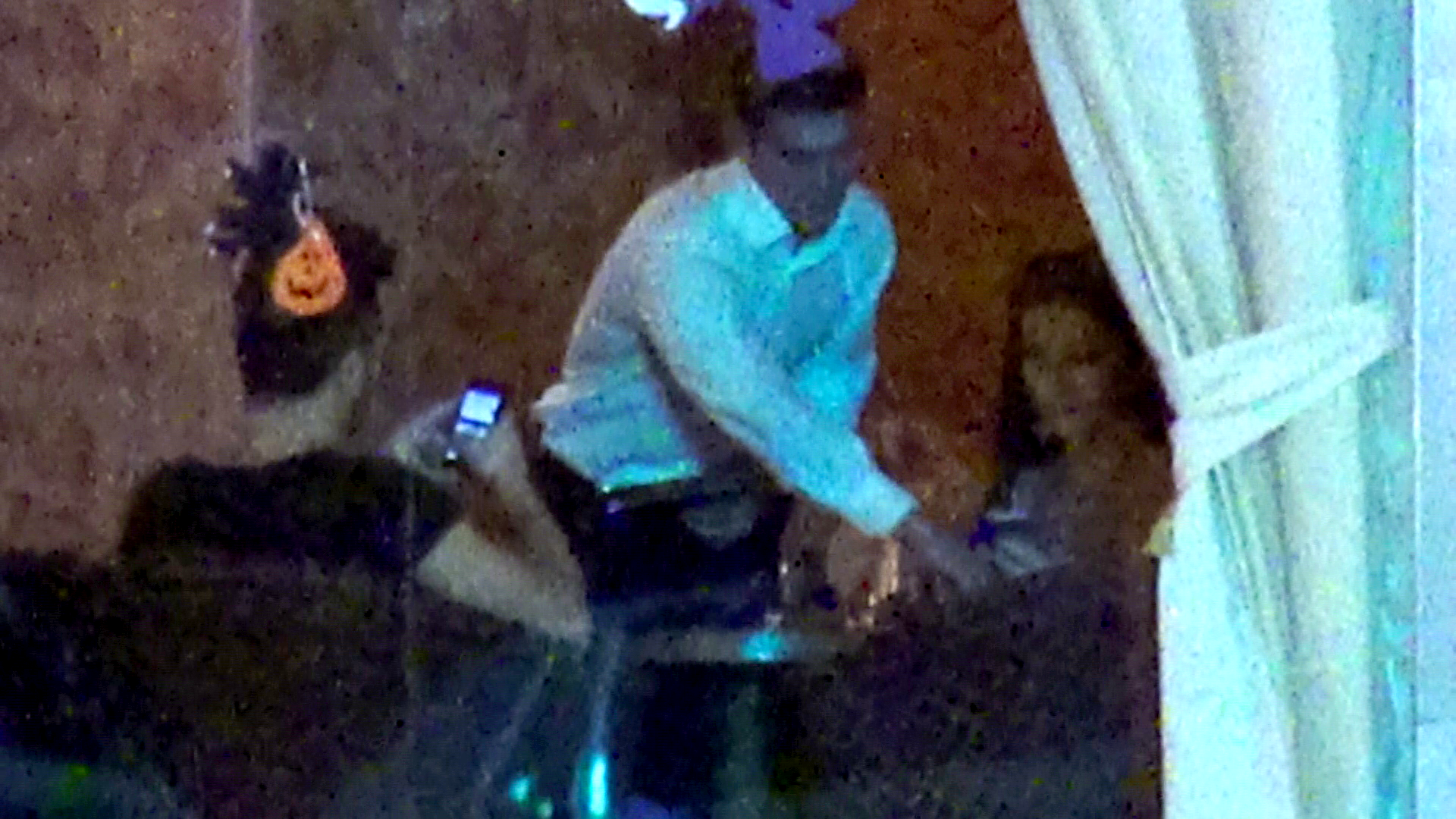 Gabi Cristea si Tavi Clonda au butonat telefoanele in nestire