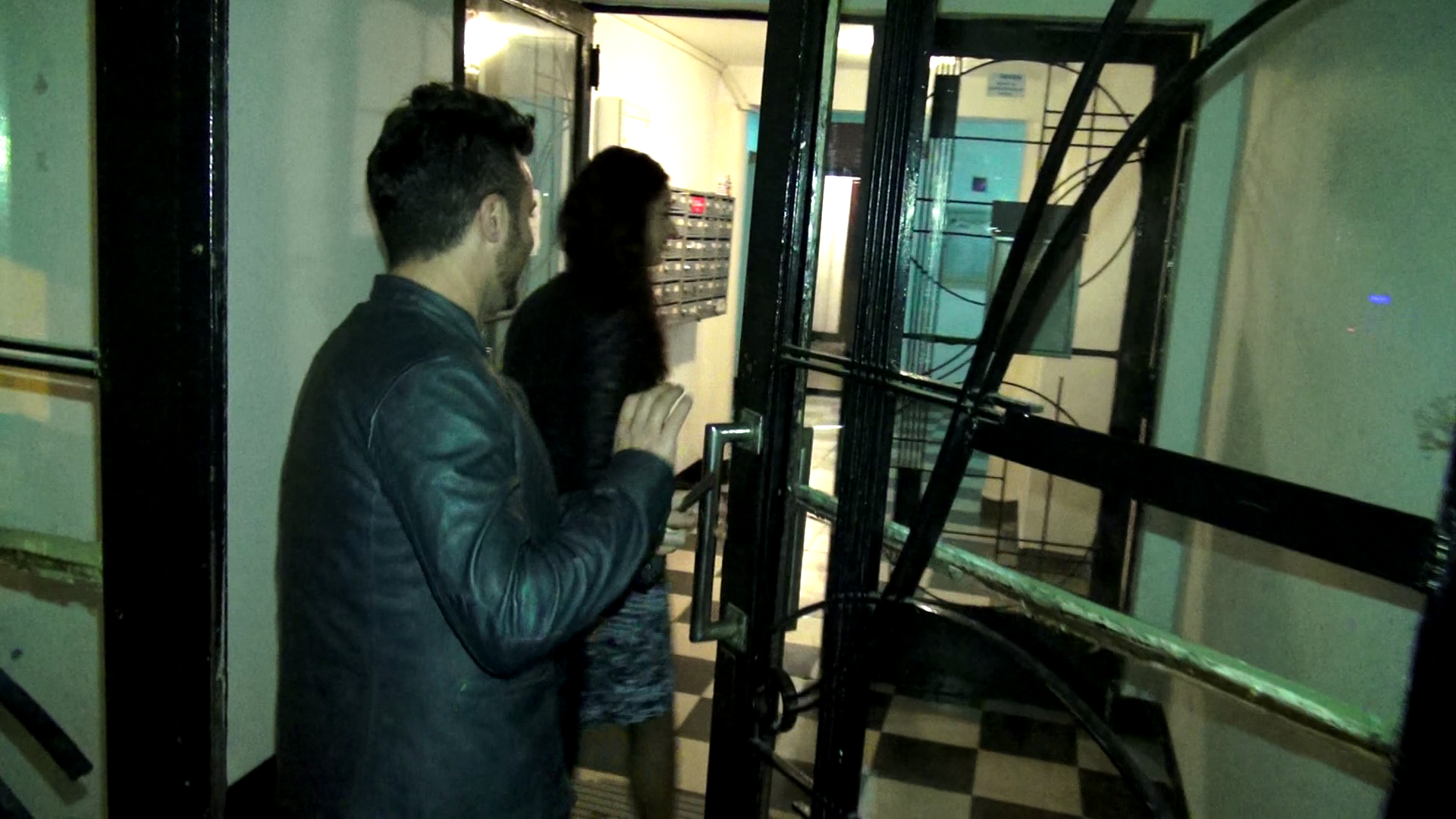 Gabriela Cristea l-a invitat pe Tavi in garsoniera ei